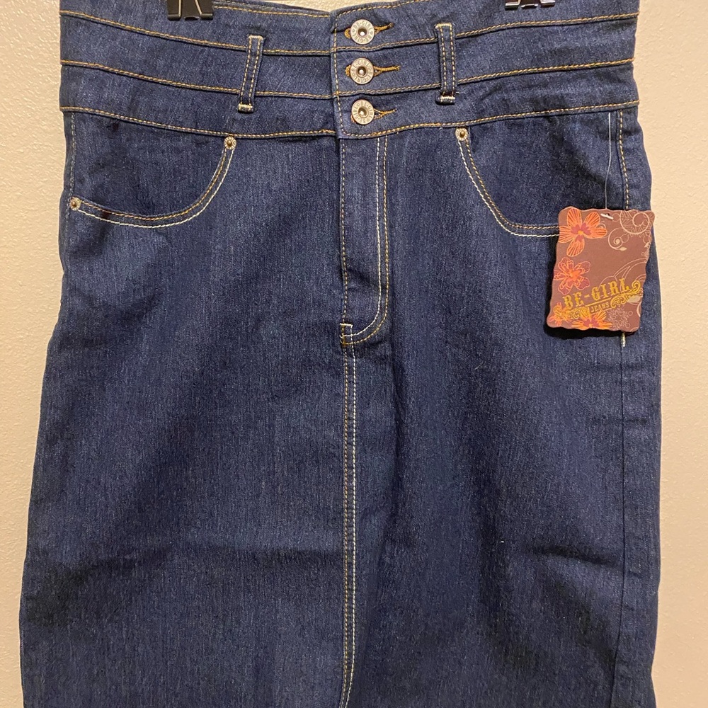 NWT Be-Girl Knee Length Stretch Denim Women’s Large
